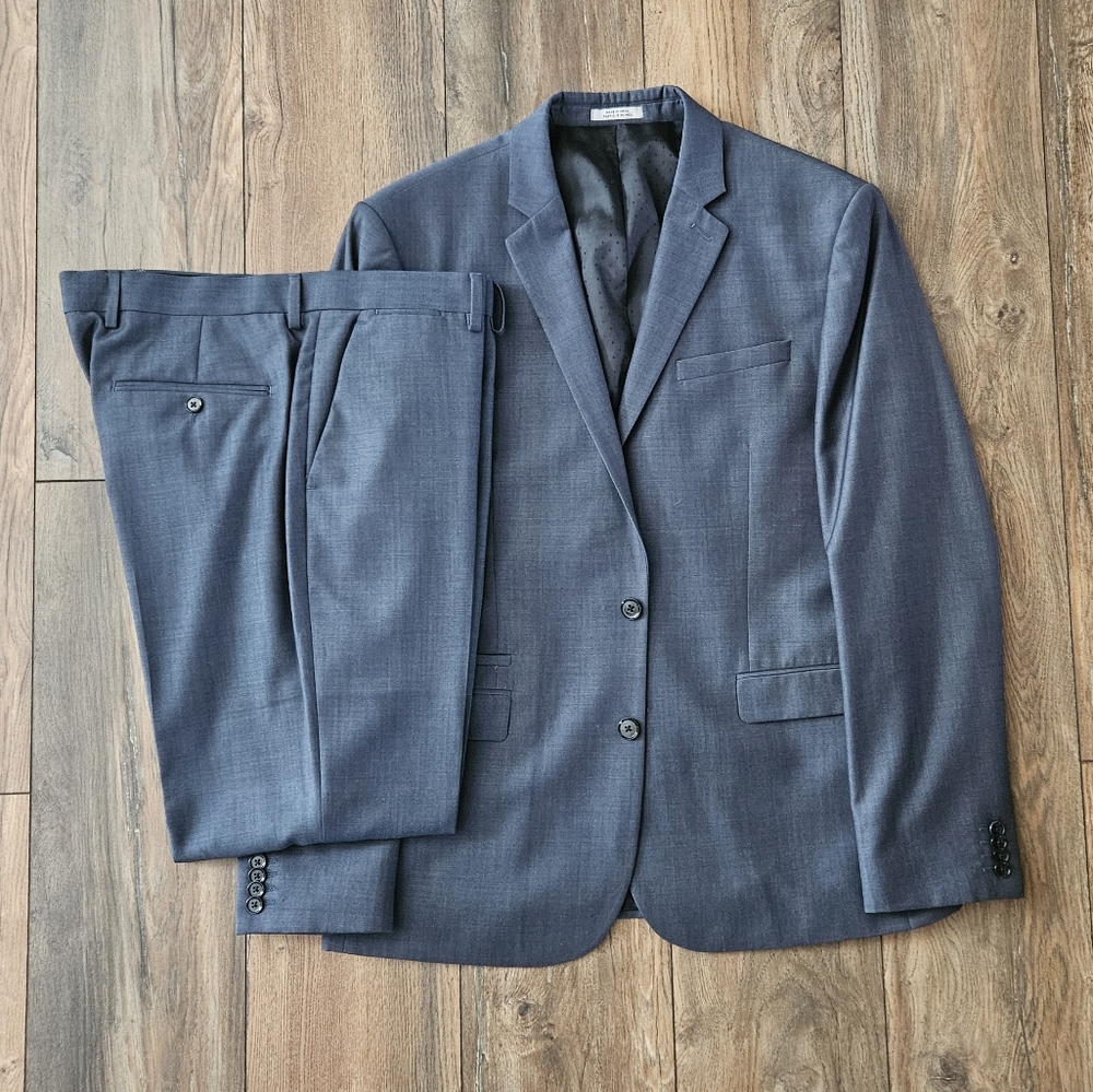 Express Photographer Fit Suit (42R)